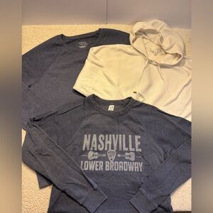 Women’s Sweatshirt Bundle. Nashville, Hoodie, Crewneck. All size large.